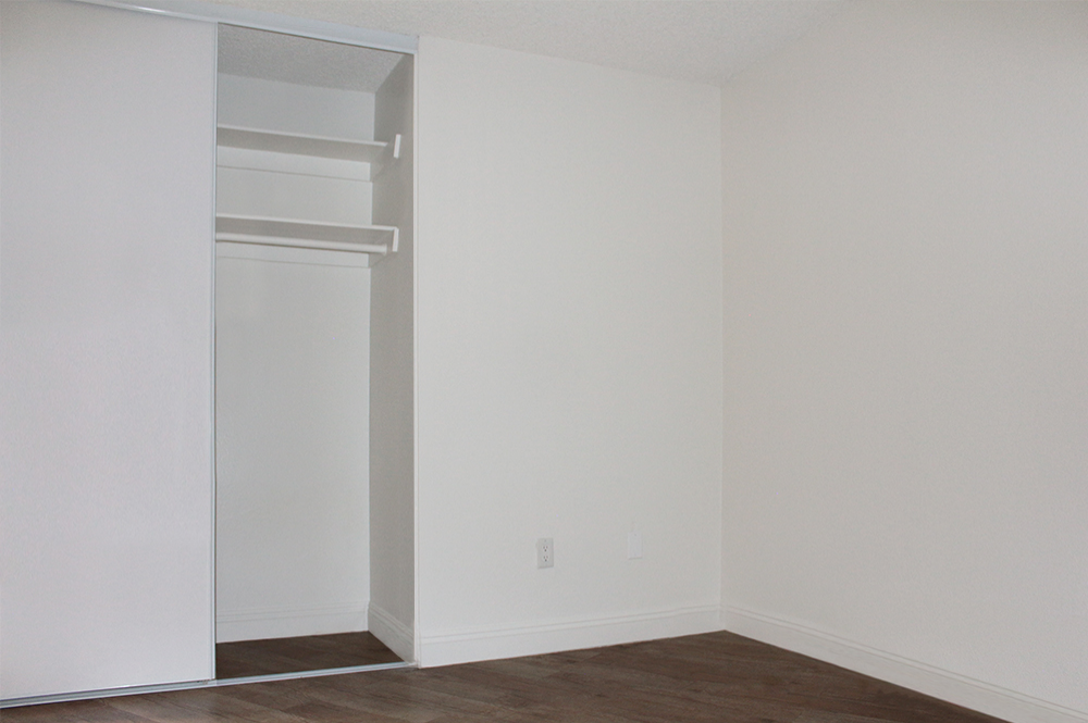 This image is the visual representation of 2 bed 1 bath 6 in Mountain Shadows Apartments.